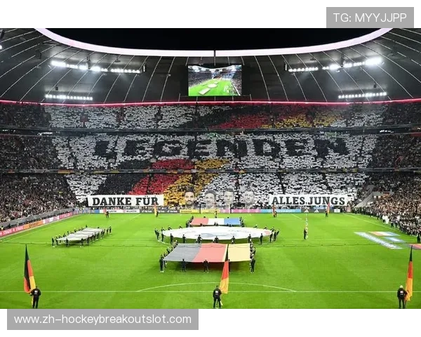 里昂球迷展示巨幅TIFO，纪念俱乐部成立周年